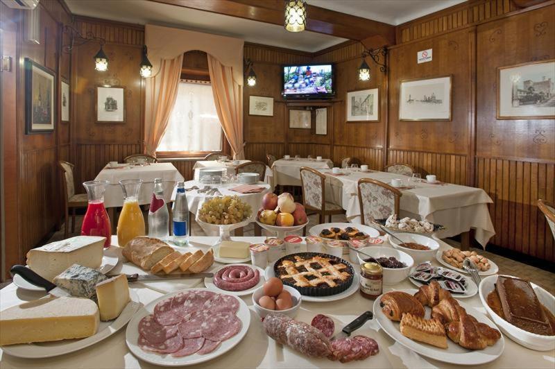 Albergo Badellino Μπρα Εξωτερικό φωτογραφία