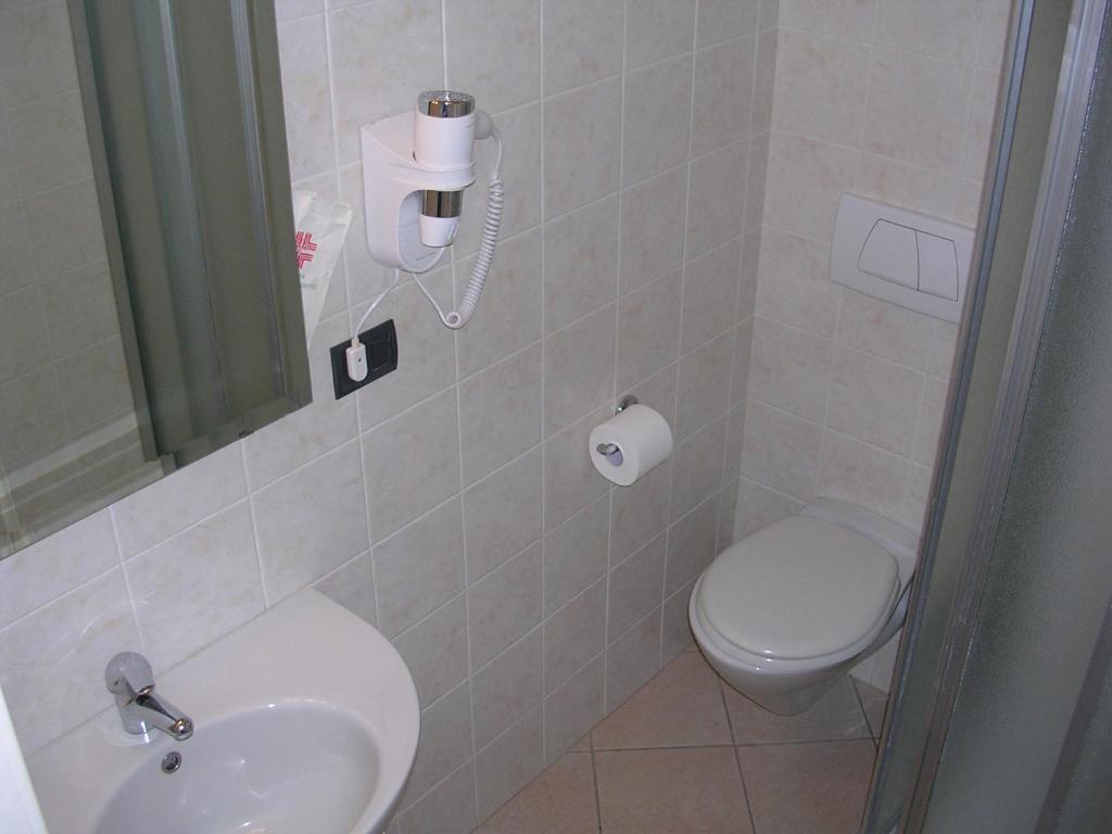 Albergo Badellino Μπρα Δωμάτιο φωτογραφία
